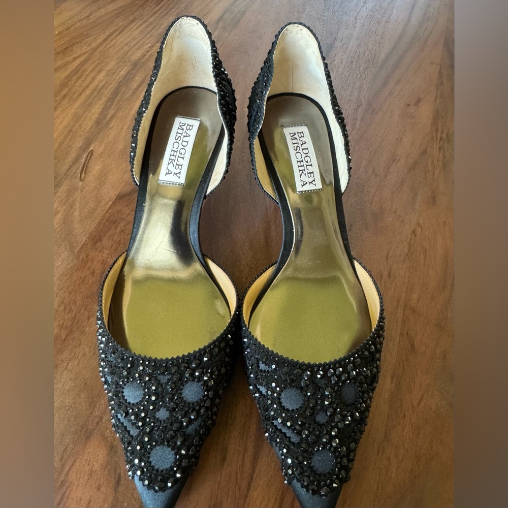 Badgley Mischka Ginny D’Orsey black pumps Size 6 
2 inch Kitten heel